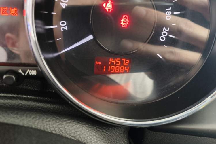 Used Peugeot 3008 2015 1.6THP Automatic Prestige Edition Odometer Close Up
