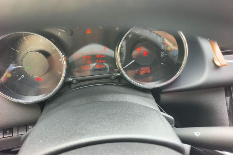 Used Peugeot 3008 2015 1.6THP Automatic Classic Edition Odometer Close Up
