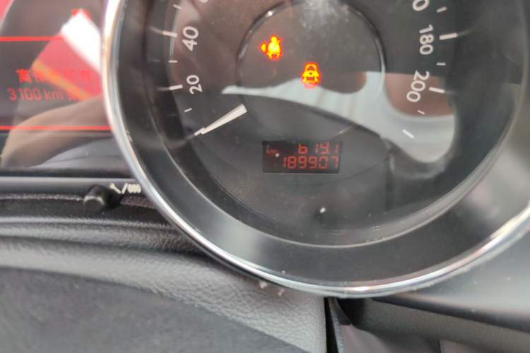 Used Peugeot 3008 2015 1.6THP Automatic Trend Edition Odometer Close Up