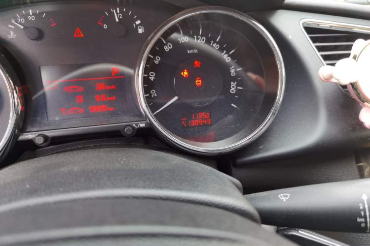 Used Peugeot 3008 2015 2.0L Automatic Classic Edition Odometer Close Up