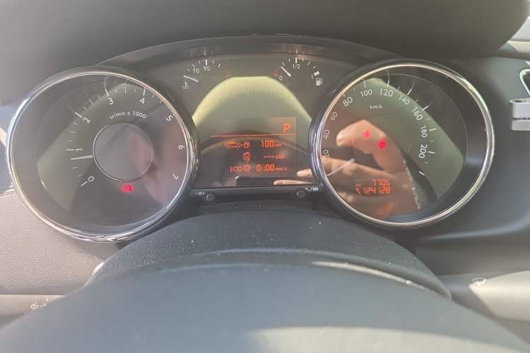 Used Peugeot 3008 2015 1.6THP Automatic Prestige Edition Odometer Close Up
