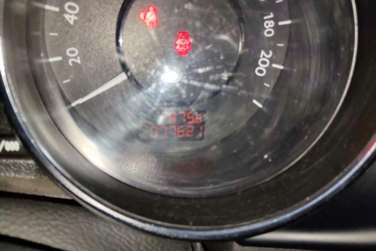 Used Peugeot 3008 2015 1.6THP Automatic Prestige Edition Odometer Close Up