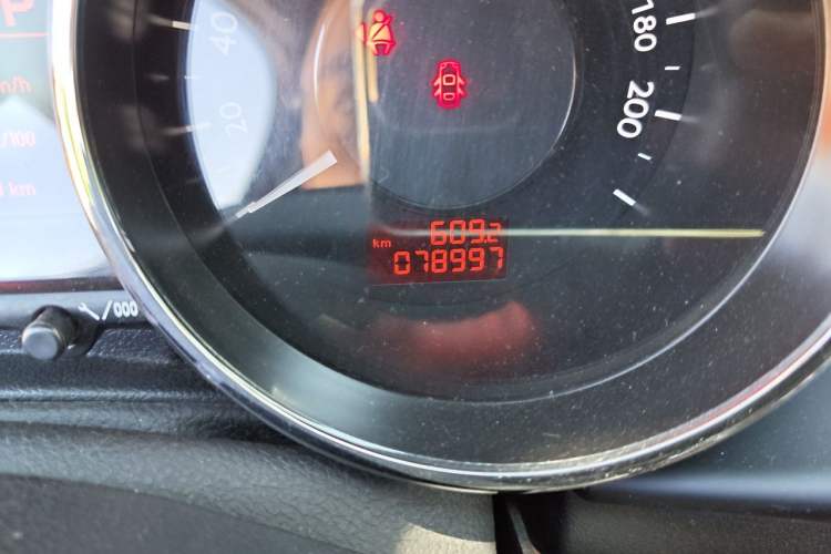 Used Peugeot 3008 2015 2.0L Automatic Trend Edition Odometer Close Up