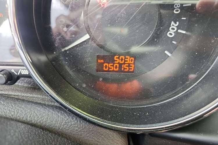 Used Peugeot 3008 2015 2.0L Automatic Classic Edition Odometer Close Up