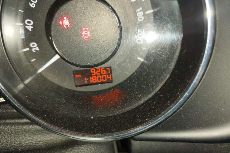 Used Peugeot 3008 2015 2.0L Automatic Trend Edition Odometer Close Up