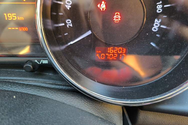 Used Peugeot 3008 2015 2.0L Automatic Classic Edition Odometer Close Up