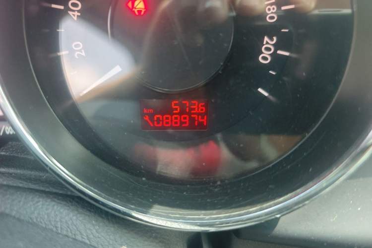 Used Peugeot 3008 2015 2.0L Automatic Classic Edition Odometer Close Up