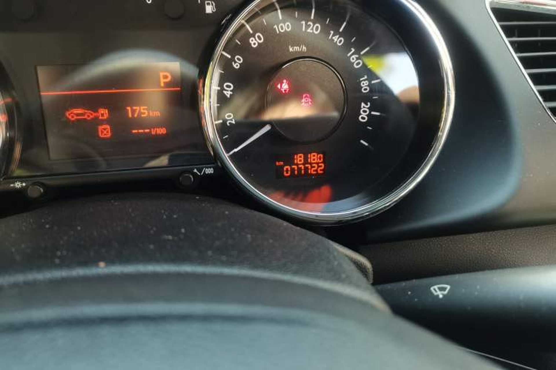 Used Peugeot 3008 2015 2.0L Automatic Trend Edition Odometer Close Up