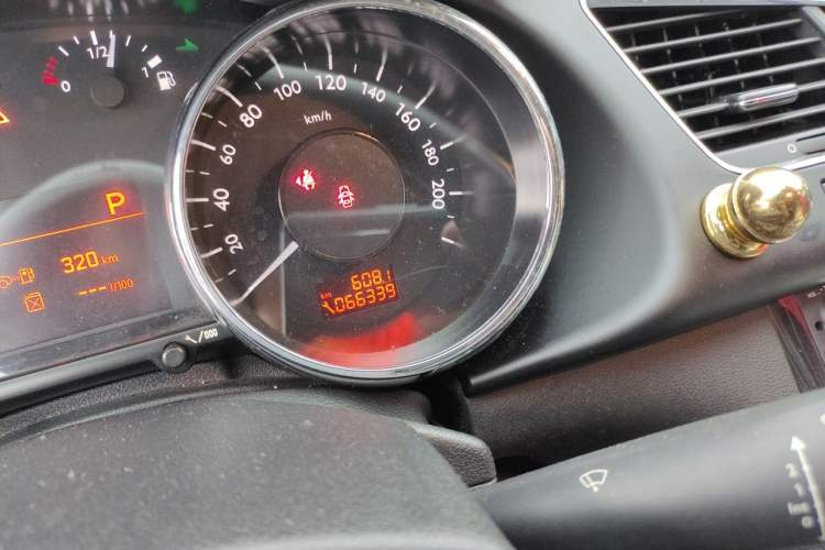 Used Peugeot 3008 2015 2.0L Automatic Trend Edition Odometer Close Up