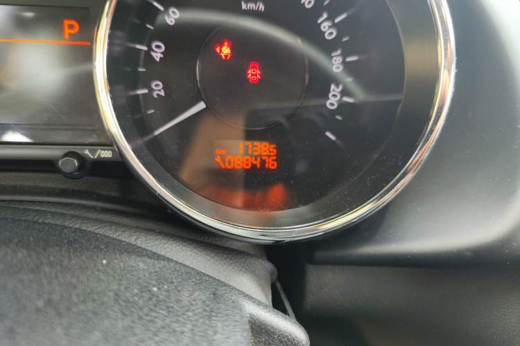 Used Peugeot 3008 2015 2.0L Automatic Trend Edition Odometer Close Up
