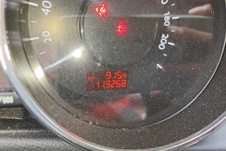 Used Peugeot 3008 2015 1.6THP Automatic Classic Edition Odometer Close Up