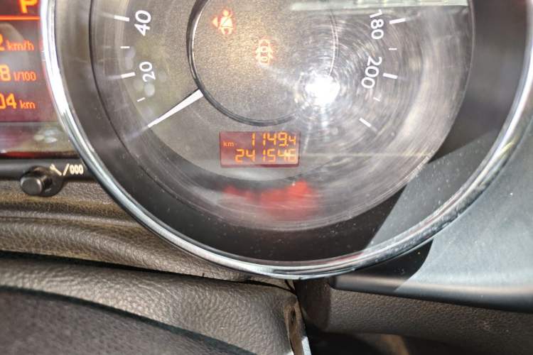 Used Peugeot 3008 2015 2.0L Automatic Classic Edition Odometer Close Up