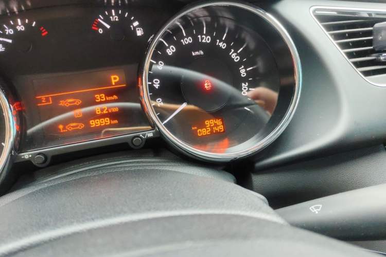Used Peugeot 3008 2015 1.6THP Automatic Prestige Edition Odometer Close Up
