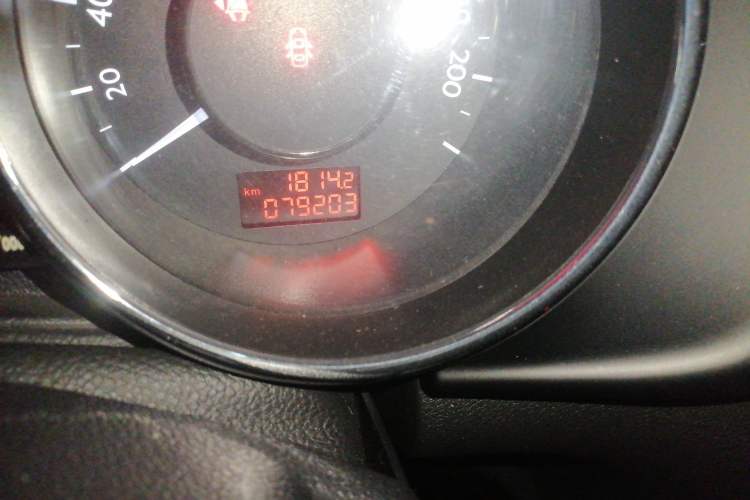 Used Peugeot 3008 2015 2.0L Automatic Classic Edition Odometer Close Up