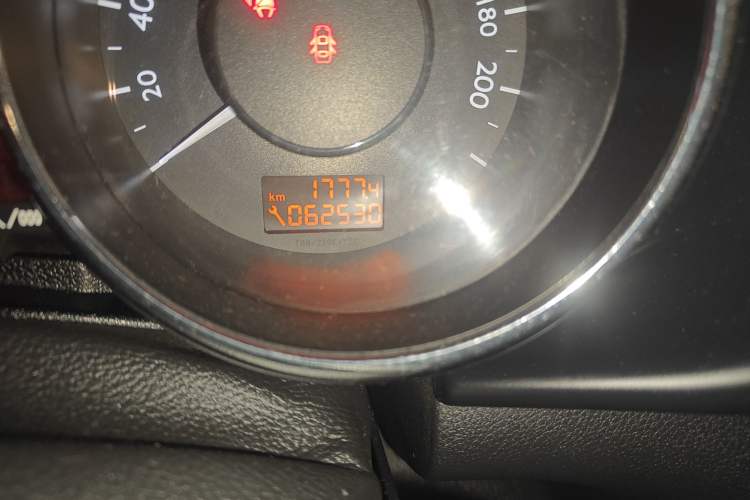 Used Peugeot 3008 2015 2.0L Manual Classic Edition Odometer Close Up