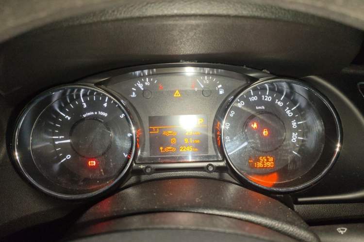 Used Peugeot 3008 2015 1.6THP Automatic Classic Edition Odometer Close Up