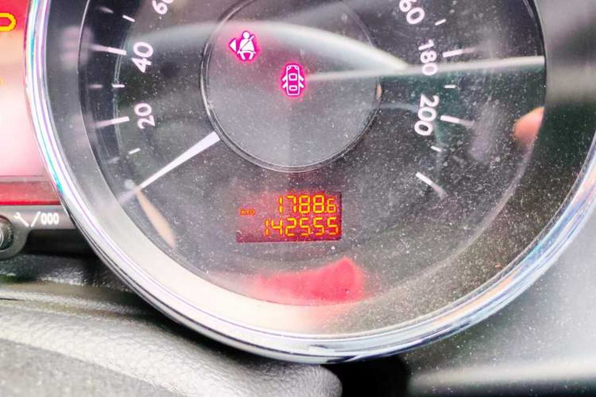 Used Peugeot 3008 2015 2.0L Automatic Trend Edition Odometer Close Up