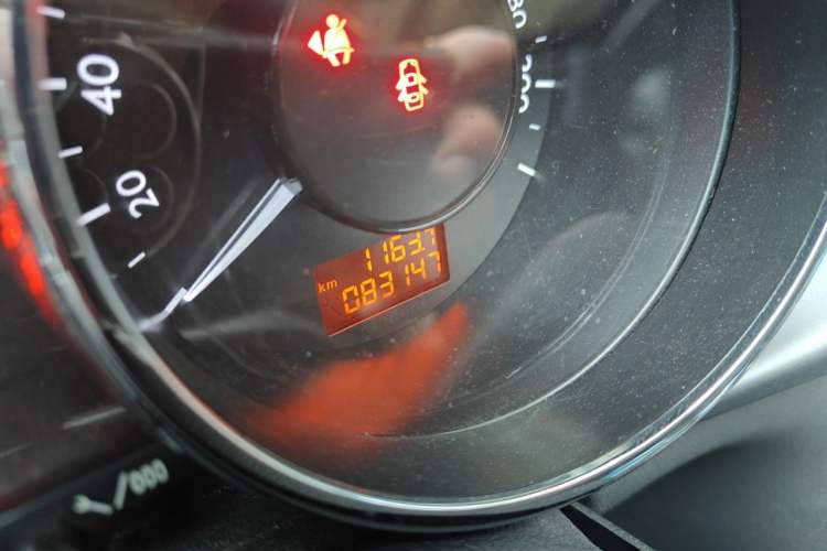 Used Peugeot 3008 2015 2.0L Automatic Trend Edition Odometer Close Up