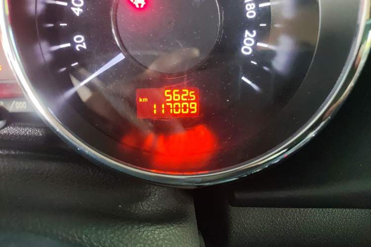 Used Peugeot 3008 2015 1.6THP Automatic Classic Edition Odometer Close Up