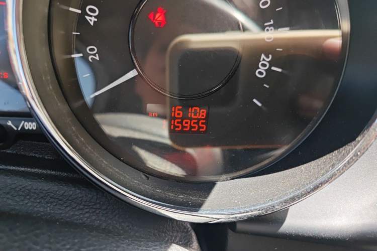 Used Peugeot 3008 2015 1.6THP Automatic Prestige Edition Odometer Close Up
