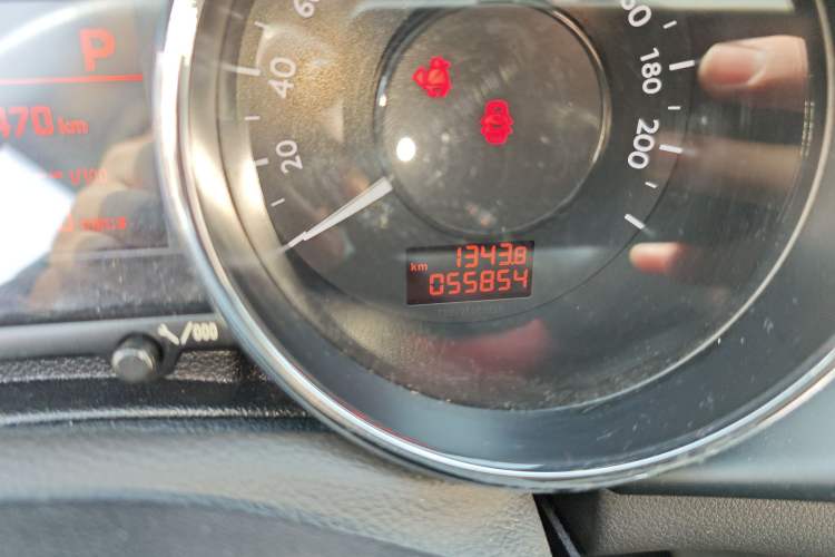 Used Peugeot 3008 2015 1.6THP Automatic Classic Edition Odometer Close Up