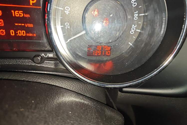 Used Peugeot 3008 2015 1.6THP Automatic Prestige Edition Odometer Close Up