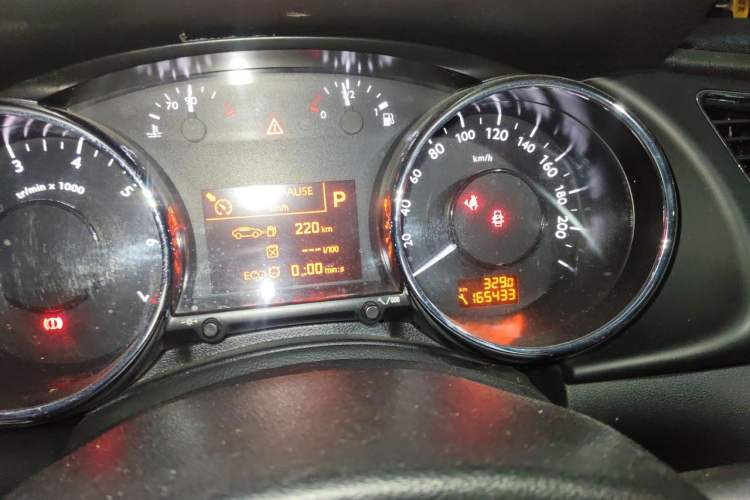 Used Peugeot 3008 2015 1.6THP Automatic Prestige Edition Odometer Close Up