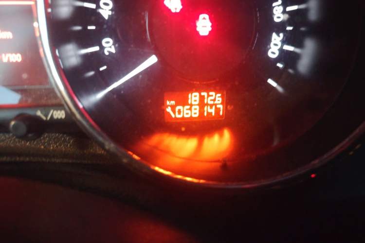 Used Peugeot 3008 2015 2.0L Automatic Classic Edition Odometer Close Up