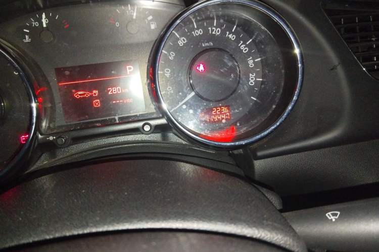 Used Peugeot 3008 2015 2.0L Automatic Classic Edition Odometer Close Up