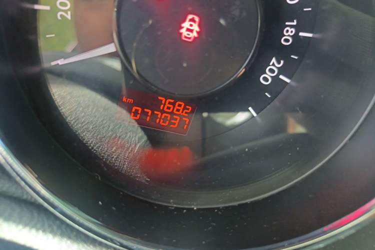 Used Peugeot 3008 2015 2.0L Automatic Trend Edition Odometer Close Up