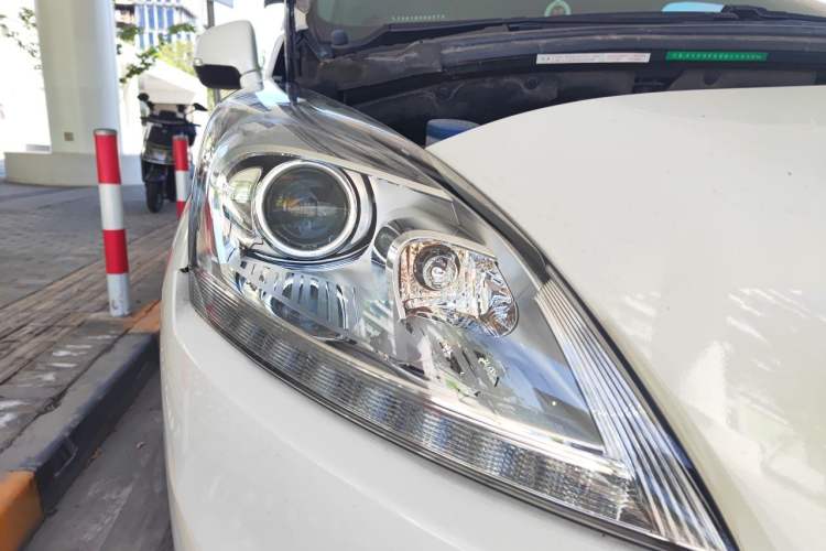 Used Peugeot 3008 2015 1.6THP Automatic Classic Edition Right Front Headlight