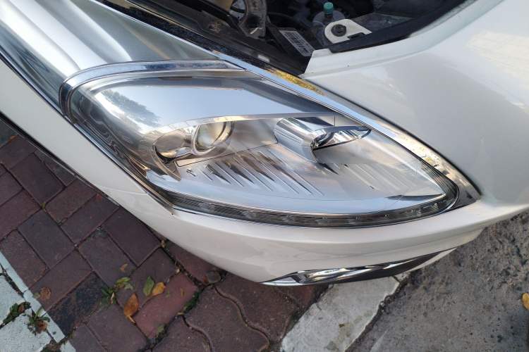 Used Peugeot 3008 2015 2.0L Automatic Classic Edition Right Front Headlight