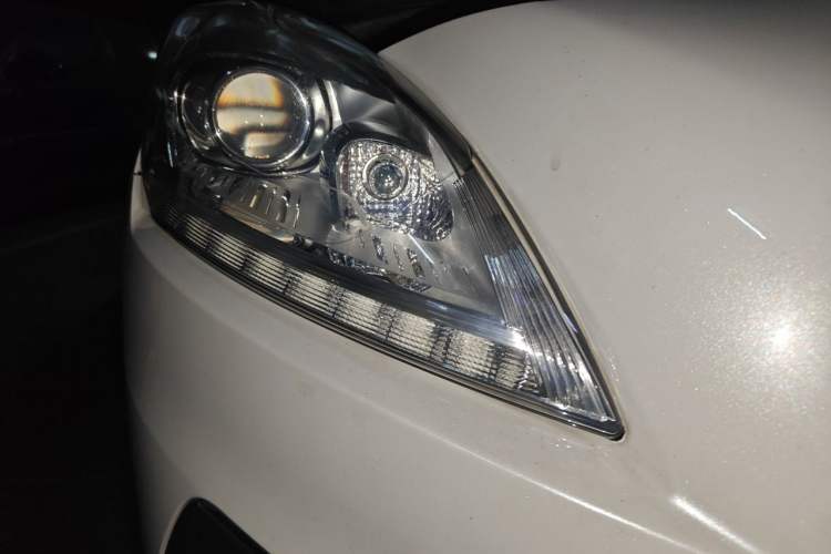 Used Peugeot 3008 2015 2.0L Automatic Trend Edition Right Front Headlight