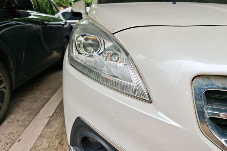 Used Peugeot 3008 2015 2.0L Automatic Classic Edition Right Front Headlight