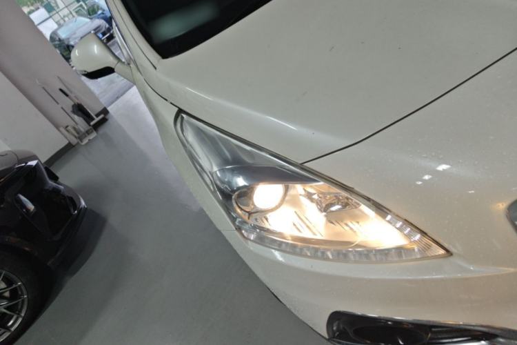 Used Peugeot 3008 2015 2.0L Automatic Trend Edition Right Front Headlight