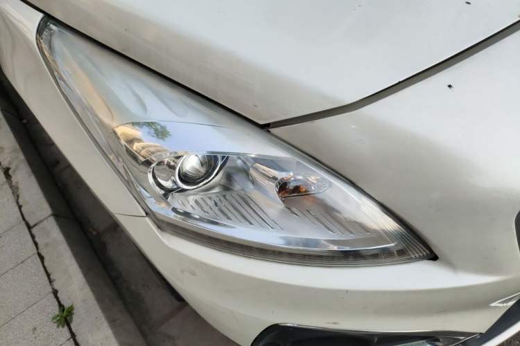 Used Peugeot 3008 2015 2.0L Automatic Classic Edition Right Front Headlight