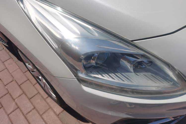 Used Peugeot 3008 2015 2.0L Automatic Classic Edition Right Front Headlight