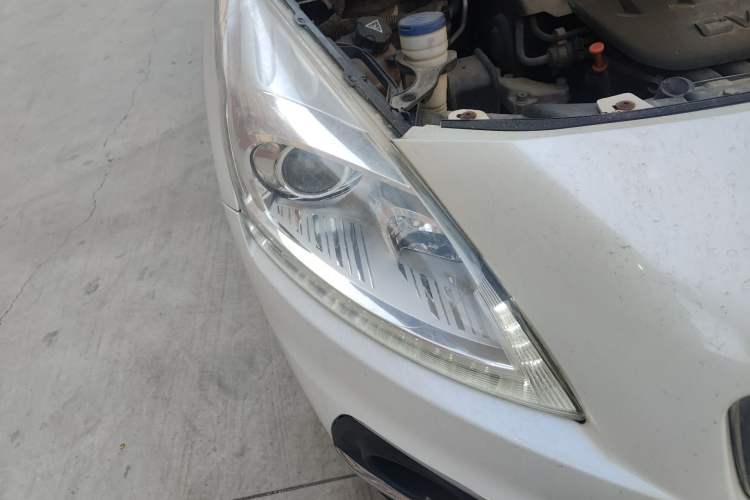 Used Peugeot 3008 2015 2.0L Automatic Classic Edition Right Front Headlight