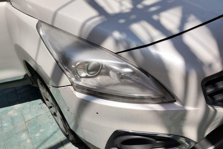 Used Peugeot 3008 2015 2.0L Automatic Classic Edition Right Front Headlight