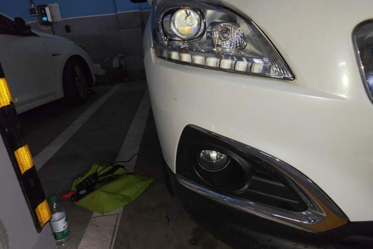 Used Peugeot 3008 2015 2.0L Automatic Classic Edition Right Front Headlight