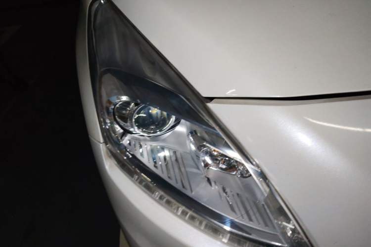 Used Peugeot 3008 2015 2.0L Automatic Trend Edition Right Front Headlight
