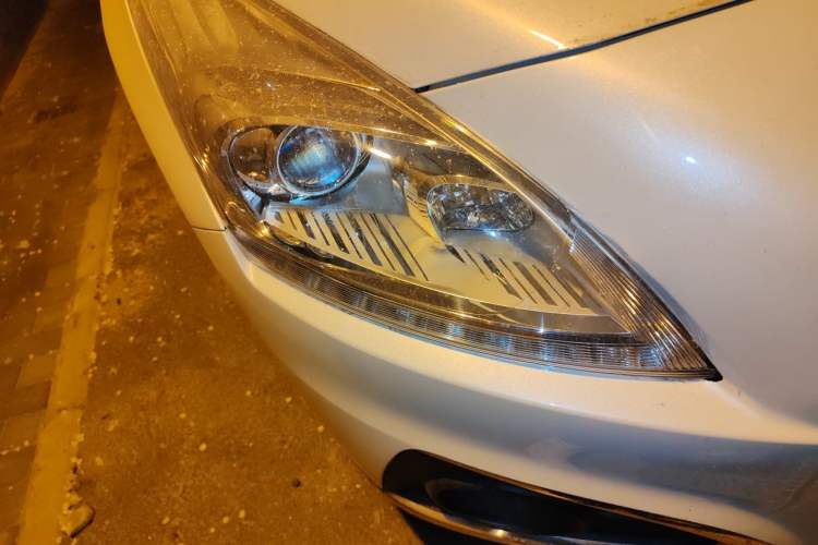 Used Peugeot 3008 2015 1.6THP Automatic Trend Edition Right Front Headlight