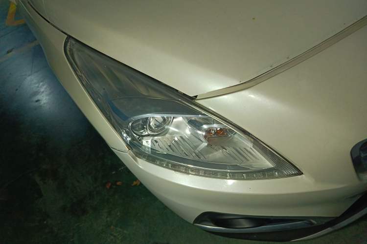Used Peugeot 3008 2015 2.0L Automatic Trend Edition Right Front Headlight