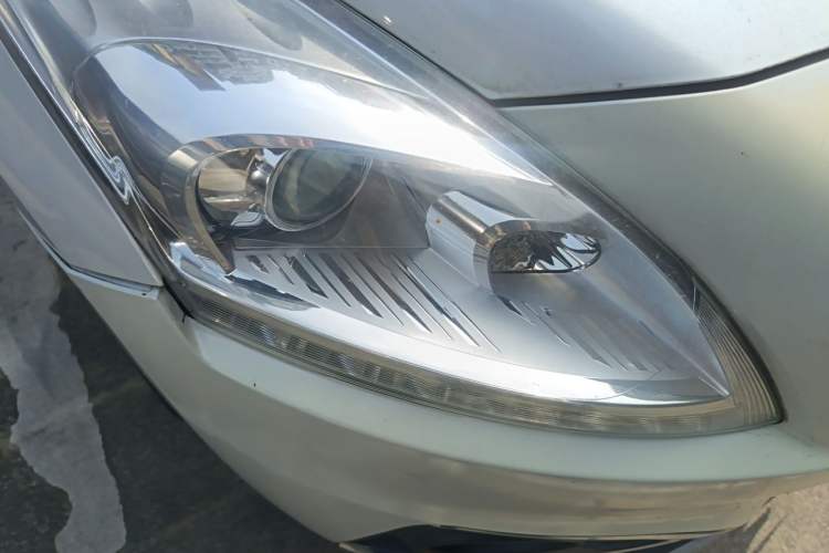 Used Peugeot 3008 2015 2.0L Automatic Trend Edition Right Front Headlight