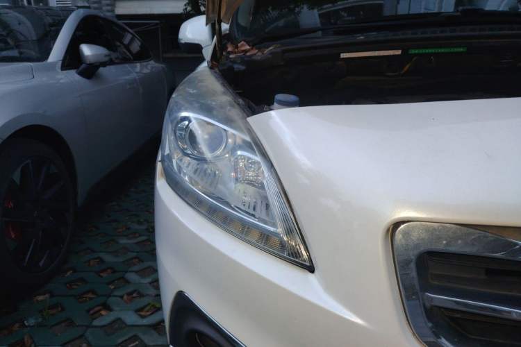 Used Peugeot 3008 2015 1.6THP Automatic Classic Edition Right Front Headlight