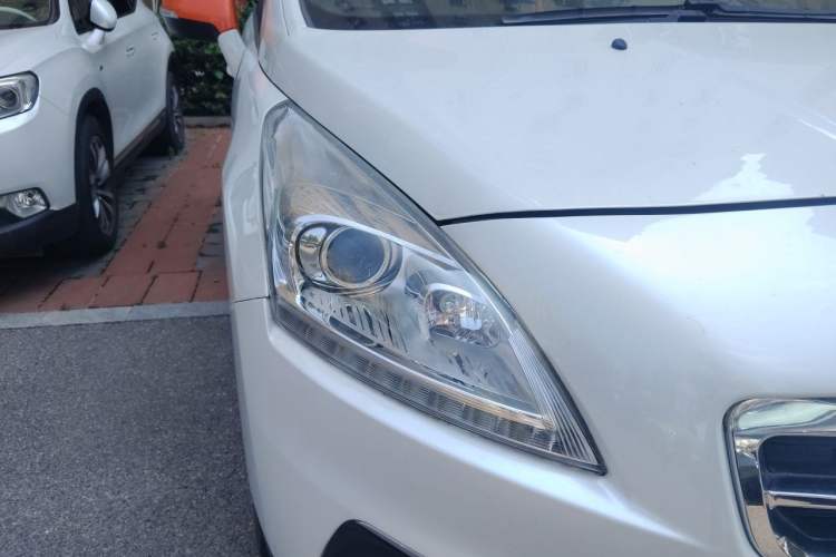 Used Peugeot 3008 2015 1.6THP Roland Garros Edition Right Front Headlight