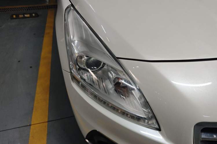 Used Peugeot 3008 2015 2.0L Automatic Classic Edition Right Front Headlight