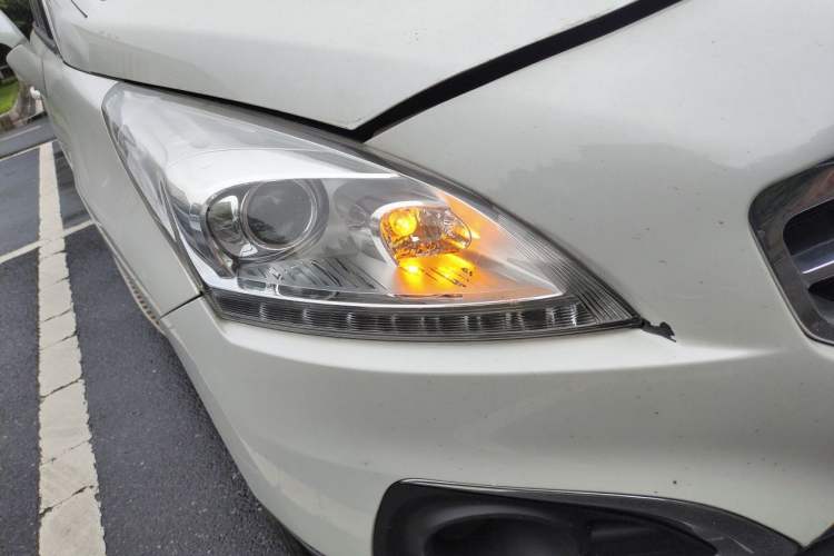 Used Peugeot 3008 2015 2.0L Automatic Trend Edition Right Front Headlight