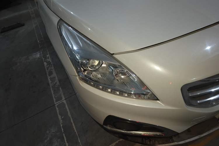 Used Peugeot 3008 2015 2.0L Manual Classic Edition Right Front Headlight
