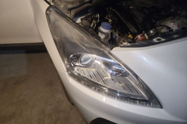 Used Peugeot 3008 2015 1.6THP Automatic Classic Edition Right Front Headlight
